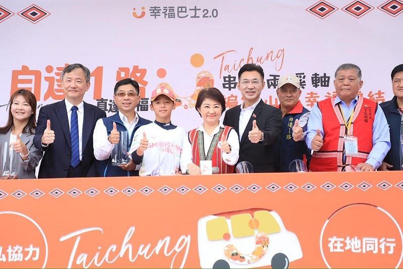 楊瓊瓔已宣布參選台中市長，黨內另一強敵江啟臣正陪市長盧秀燕到和平區視察。    圖：台中市政府/提供