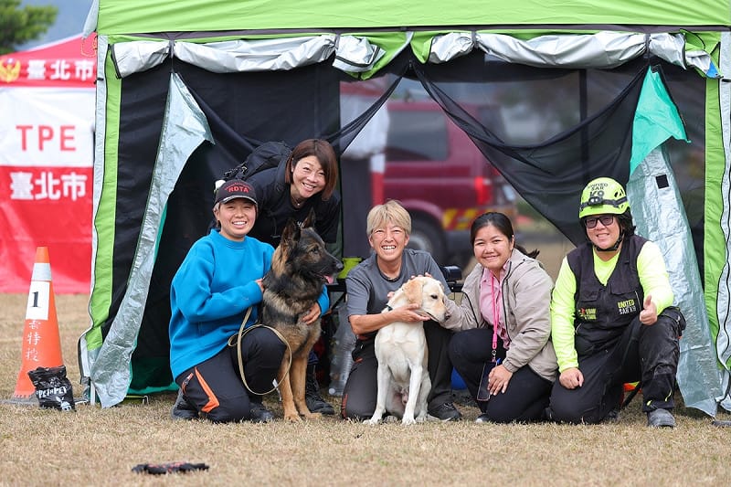 「2025年國家MRT搜救犬救援能力認證」做日落幕，16組搜救犬通過MRT國際認證。   圖：內政部提供