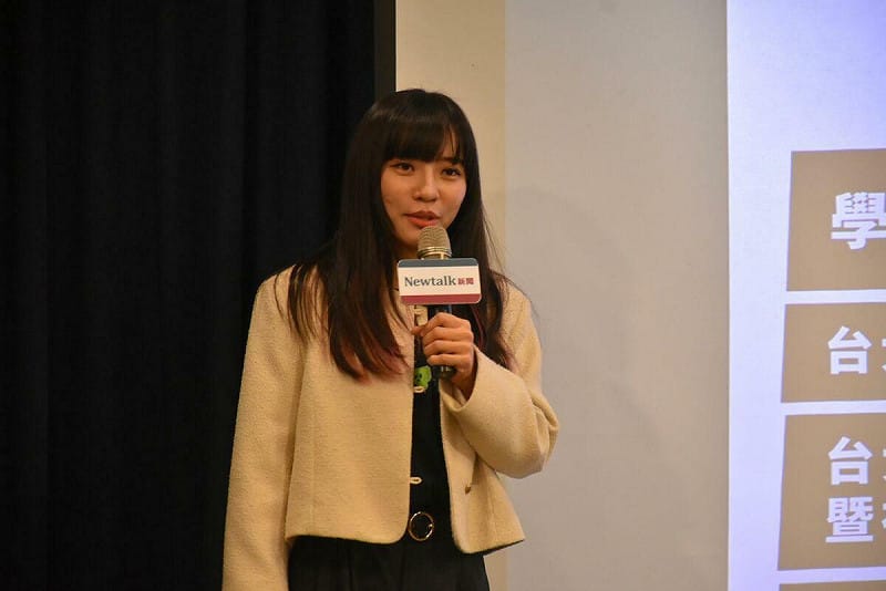 黃捷展現親和力與同學們互動交流。   圖：孫家銘攝