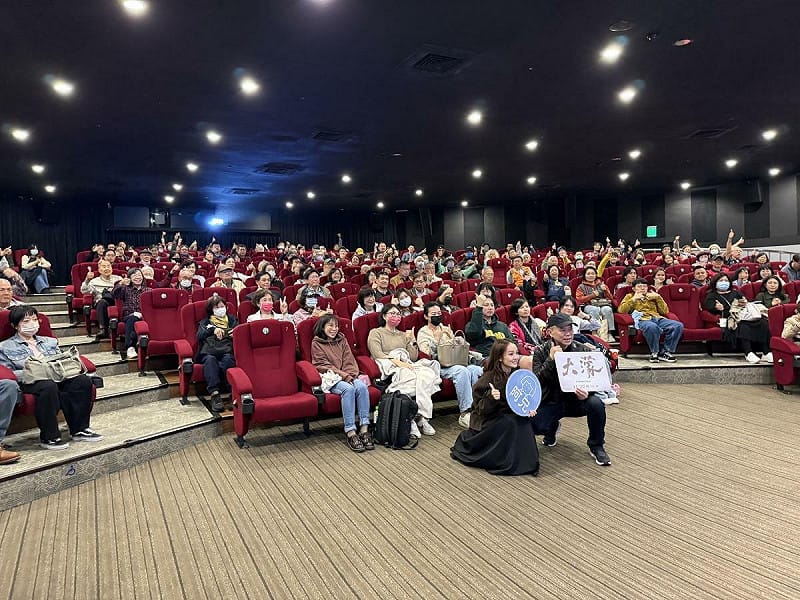電影放映前現場合影。   圖：國家人權博物館提供