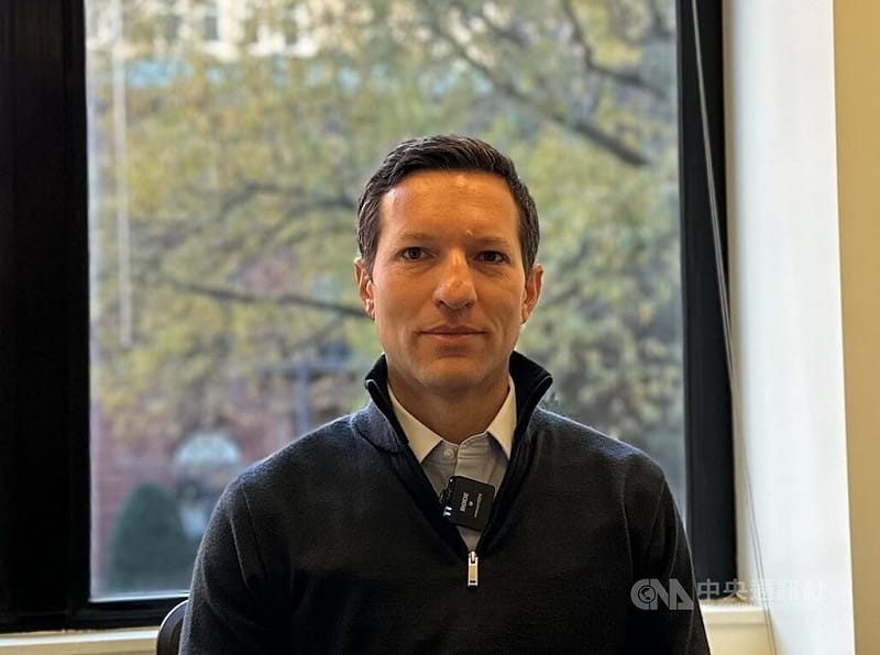 前美國國防官員瑞特納接受中央社專訪表示，台灣國防支出在未來幾年提高到GDP 5%的目標合理，但相關規劃、訓練及軍事採購等，同樣至關重要。   圖/中央社 攝於11月24日 