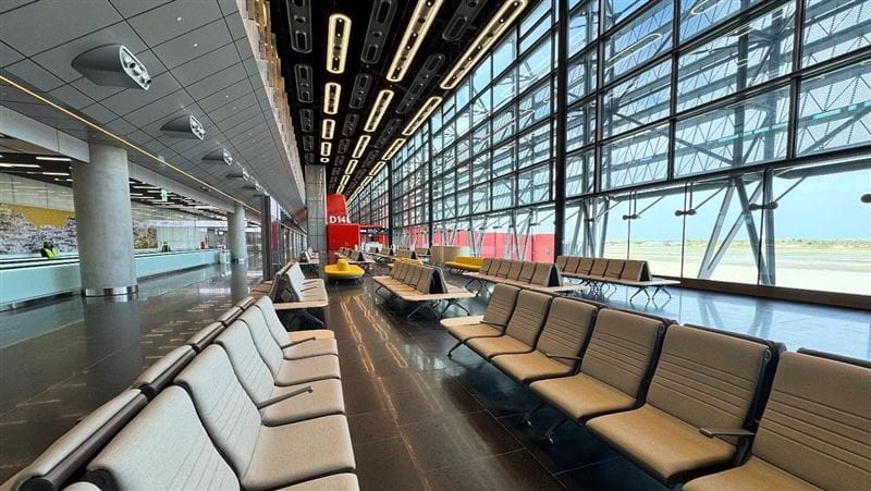 桃園機場第三航廈北登機廊廳全長738公尺、挑高達13公尺，日前交通部已經有宣布今年底營運的消息。   圖：翻攝自交通部次長林國顯臉書