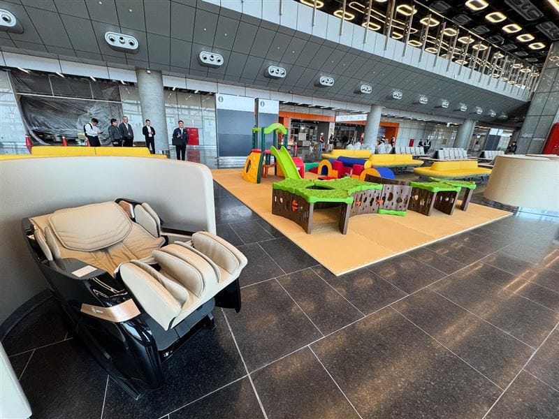 目前知名的咖啡品牌跟餐飲店都已經進駐，優質的服務跟設施到位，盼能帶給旅客嶄新的旅遊體驗。   圖：翻攝自交通部次長林國顯臉書