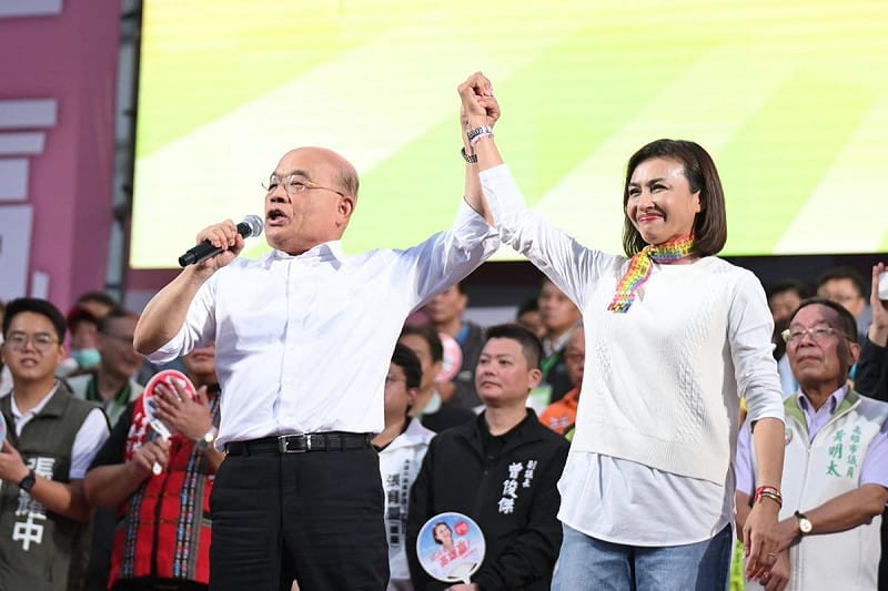 蘇貞昌(左)站出來力挺邱議瑩(右)出線延續陳其邁政績。   圖：邱議瑩競選總部/提供