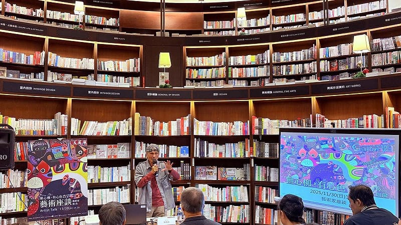 開幕當天在中友誠品書店舉辦藝術座談活動。   圖：中友百貨/提供