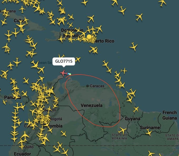  在美國宣布禁航令後，委內瑞拉領空變得一片空曠，甚至就連俄羅斯的客機都取消了飛往委內瑞拉的航班。 圖：翻攝自 @__Inty__ X 帳號 