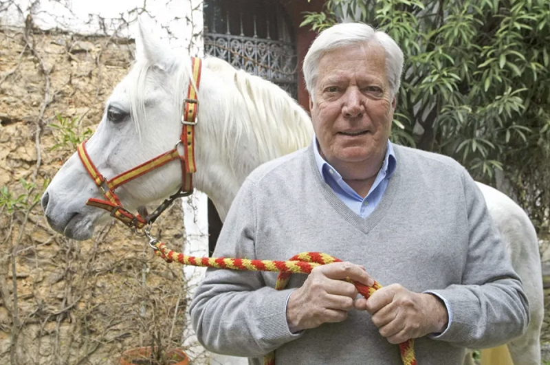 愛馬仕第五代繼承人尼古拉・皮埃（Nicolas Puech）近5千億財產神秘消失，幕後操控者疑為密友。   圖：翻攝自 紅星新聞