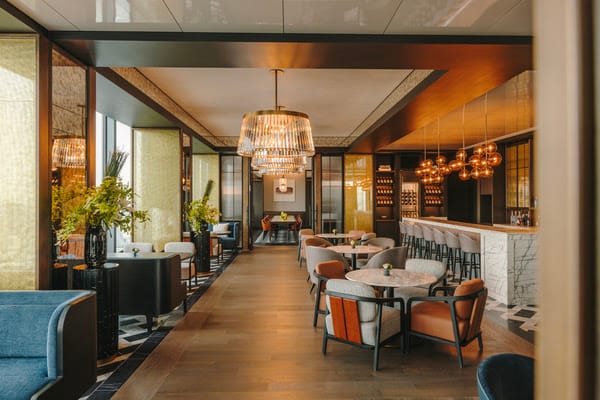 「費爾蒙黃金貴賓廳」，可眺望壯闊的東京灣景，細膩的款待與專屬時光。   圖：©フェアモント東京/提供