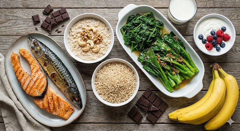 營養師示警壞情緒長期堆積恐增罹癌風險，建議攝取五大類食物穩定身心。   圖：Gemini AI生成 /  曾郡秋 製