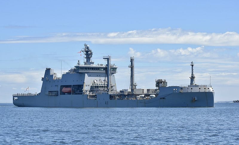 紐西蘭國防部長柯林斯日前接受訪問時表示，紐西蘭海軍旗下最大的船艦「奧特亞羅瓦」號綜合補給艦於當地時間 11 月 5 日航越台灣海峽，期間遭到 7 艘中國解放軍艦艇跟蹤監視。   圖：翻攝自 @Masai_cat X 帳號