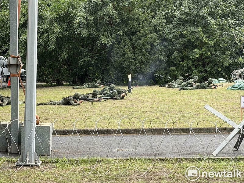 賴清德視導宜蘭縣後備旅步三營教育召集訓練,召員實施小部隊戰鬥訓練。 圖:高逸帆/攝 賴清德視導宜蘭縣後備旅步三營教育召集訓練,召員實施小部隊戰鬥訓練。 圖:高逸帆/攝