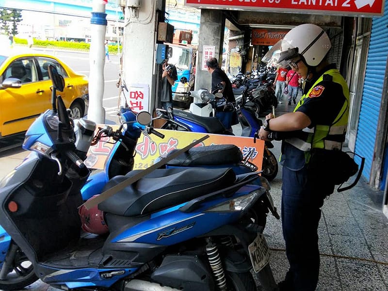 男子騎車違規遭警攔查，竟辱罵員警「畜生」，下場曝光。   圖：取自基隆市警察局第一分局網站（示意圖）