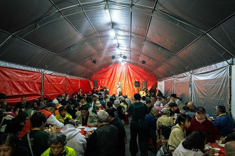 「人權辦桌—十年人權路，辦桌當著時」，席開28桌，以行動串起歷史記憶與轉型正義。   圖：陳文成基金會提供