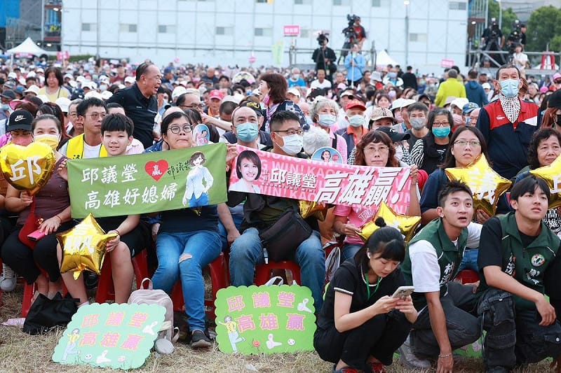 邱議瑩鳳山造勢現場出現不少年輕身影。   圖：邱議瑩競選總部/提供