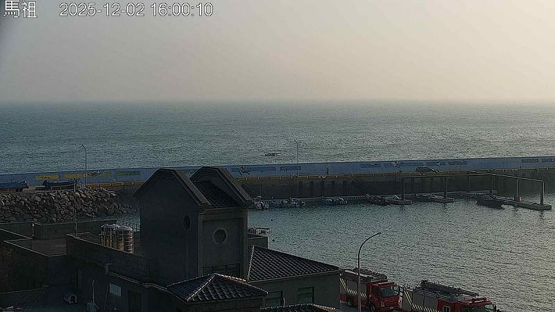 離島的連江縣空品也亮橘燈，AQI飆至140比本島高。   圖：翻攝自空氣品質監測網