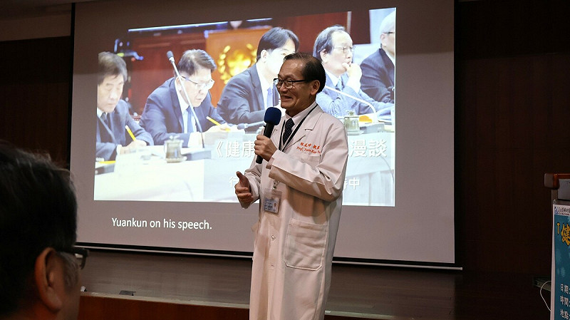 杜元坤表示透過陳時中講座課程，讓大家更清楚理解政府的健康政策。   圖：行政院南服中心/提供