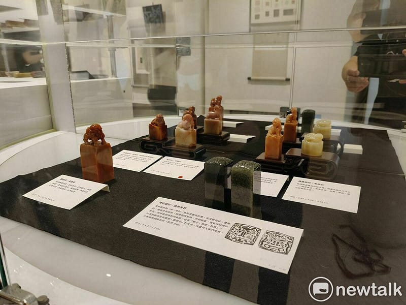 「明宗書篆主題展」將於明宗書法藝術館登場。本屆展覽以「時光印記：書法篆刻中的流逝與永恆」為題，邀集二十餘位港台書法與篆刻藝術家，透過文字、刀痕與印記，探討時間如何被記錄、延續與轉化，精彩可期。   圖：黃博郎／攝