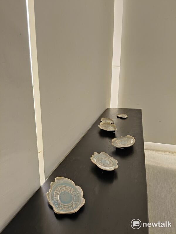 「明宗書篆主題展」將於明宗書法藝術館登場。本屆展覽以「時光印記：書法篆刻中的流逝與永恆」為題，邀集二十餘位港台書法與篆刻藝術家，透過文字、刀痕與印記，探討時間如何被記錄、延續與轉化，精彩可期。   圖：黃博郎／攝