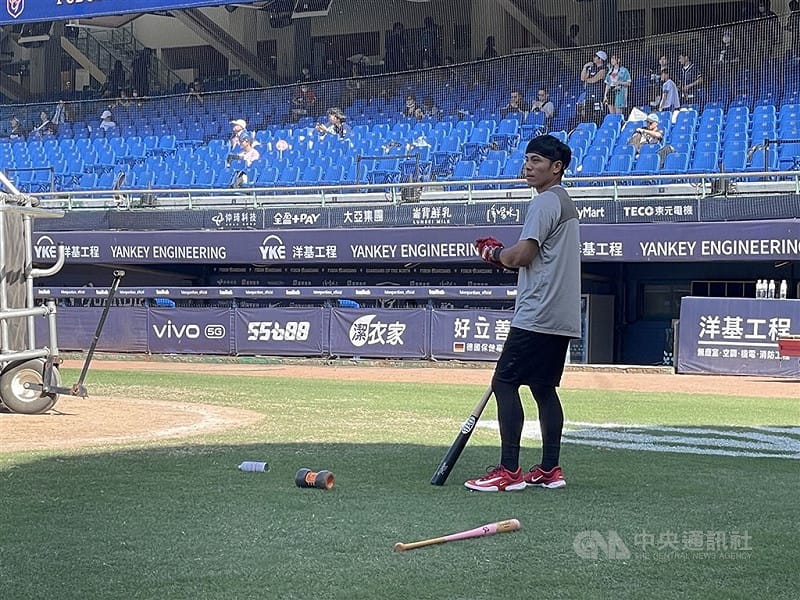 圖為將加入中華職業棒球大聯盟台鋼雄鷹隊擔任教練的高孝儀。（中央社檔案照片）   