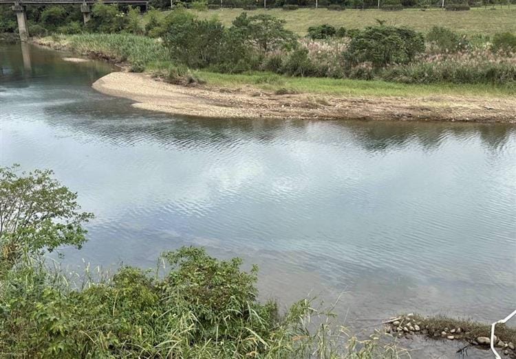 基隆河再次發現油污，台水緊急應變確保基隆供水穩定。   圖：經濟部提供