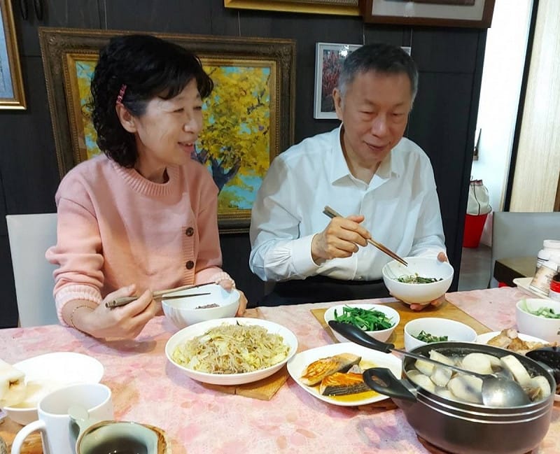 前民眾黨主席柯文哲妻子陳佩琪諷刺總統賴清德家若遭搜索，「案底不少，搞不好也有清涼照、Women夾或其他驚人東西」。圖為陳佩琪分享居家日常。   圖：翻攝「臉書」陳佩琪Peggy粉絲專頁