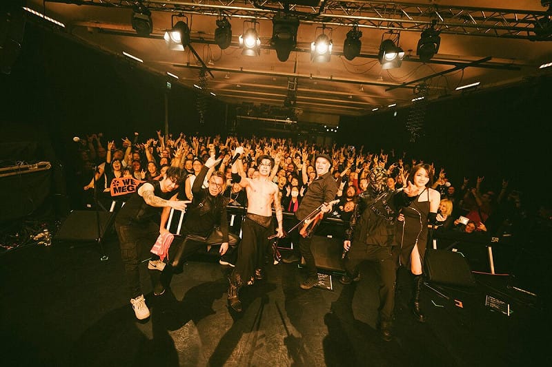  林昶佐重金屬外交。 圖：翻攝自林昶佐臉書 