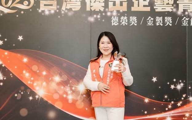 「德榮獎」副主委戴惠華表示,參與「台灣傑出企藝菁英獎」活動,心中滿懷感動與感恩。(圖:台灣美學文創發展協會/提供) 「德榮獎」副主委戴惠華表示,參與「台灣傑出企藝菁英獎」活動,心中滿懷感動與感恩。(圖:台灣美學文創發展協會/提供)