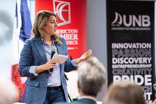  加拿大外交部長趙美蘭（Melanie Joly）日前宣布，加拿大將再撥款2億美元，透過北約「PURL」機制向美國採購武器援助烏克蘭。 圖：翻攝自 X 