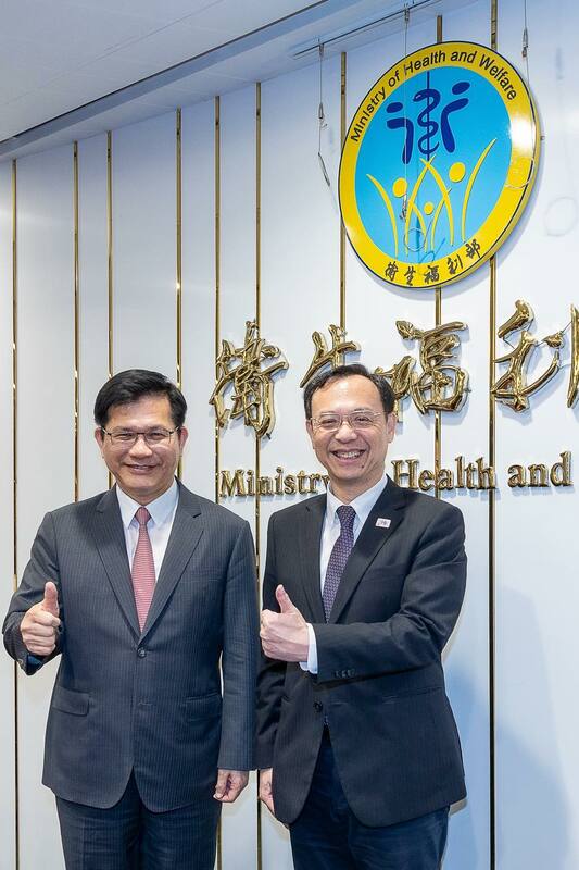 外交部長林佳龍（左）與衛福部長石崇良（右）。   圖：翻攝自林佳龍臉書