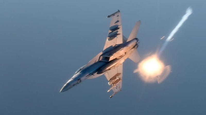 美F/A-18戰機在紅海上空執行任務。   圖：翻攝US Air Force