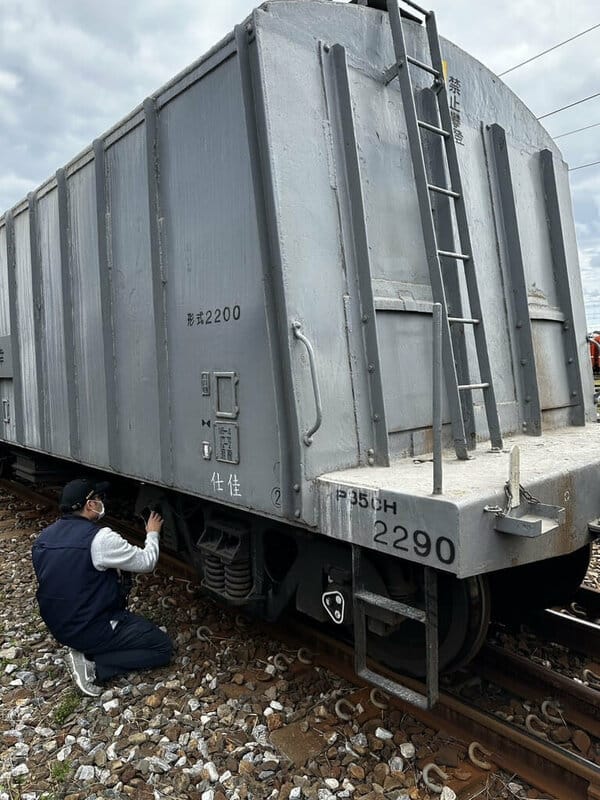 台鐵5日發生調車人員遭貨物列車撞擊身亡事故，鐵警花蓮分局前往蒐證，調查事故原因。（鐵警花蓮分局提供）中央社記者張祈傳真　114年12月5日&nbsp;&nbsp;&nbsp;