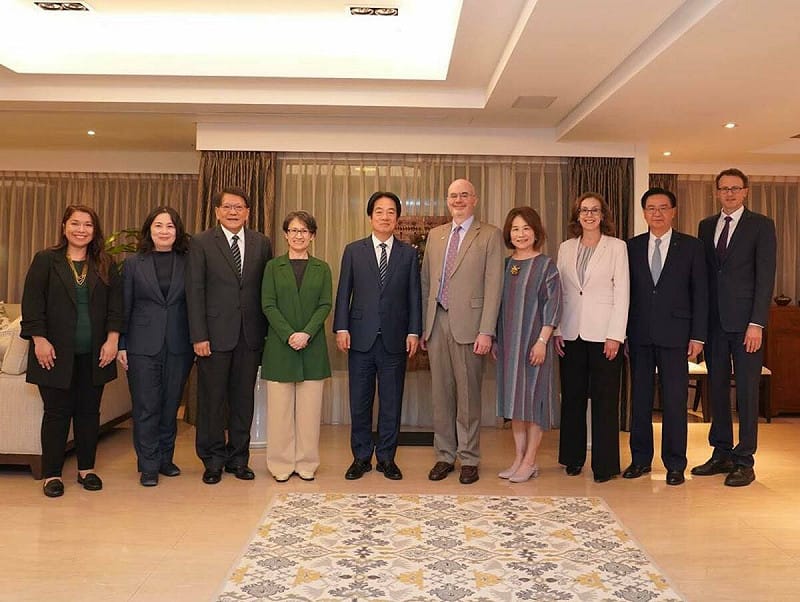 賴清德、蕭美琴、谷立言共進餐敘。   圖：翻攝自AIT臉書