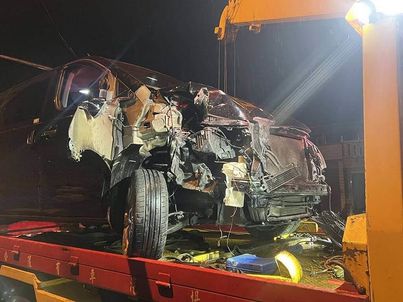 林姓警員5日在宜蘭頭城執行交管勤務時，遭1輛廂型車撞擊重傷，經搶救後生命狀況已穩定。宜蘭縣警察局6日表示，會全力協助辦理後續相關權益事宜。圖為肇事廂型車。（警方提供）中央社記者沈如峰傳真114年12月6日   