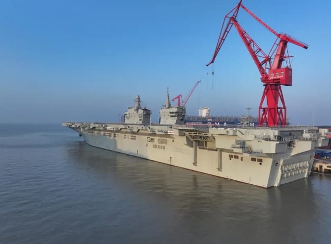 解放軍076型兩棲攻擊艦四川艦 圖 : 翻攝自環球譯視 解放軍076型兩棲攻擊艦四川艦 圖 : 翻攝自環球譯視