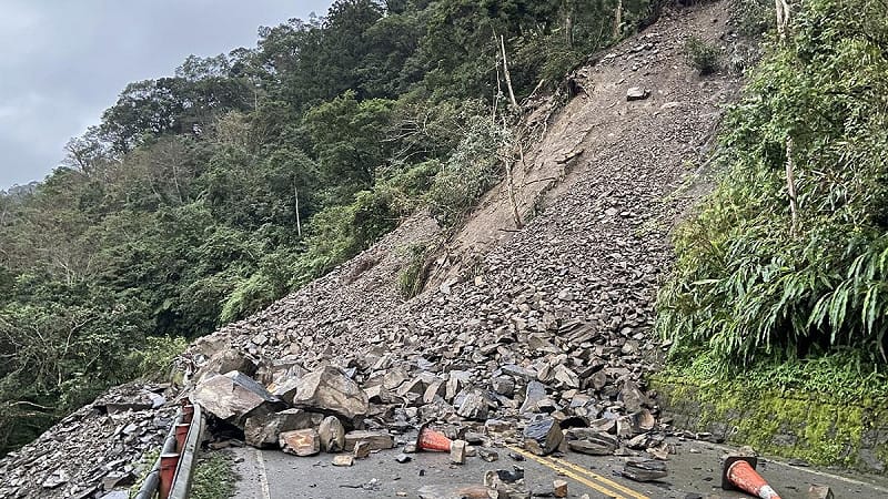 宜專一線今（7）日清晨發生邊坡坍方。   圖/林業及自然保育署宜蘭分署