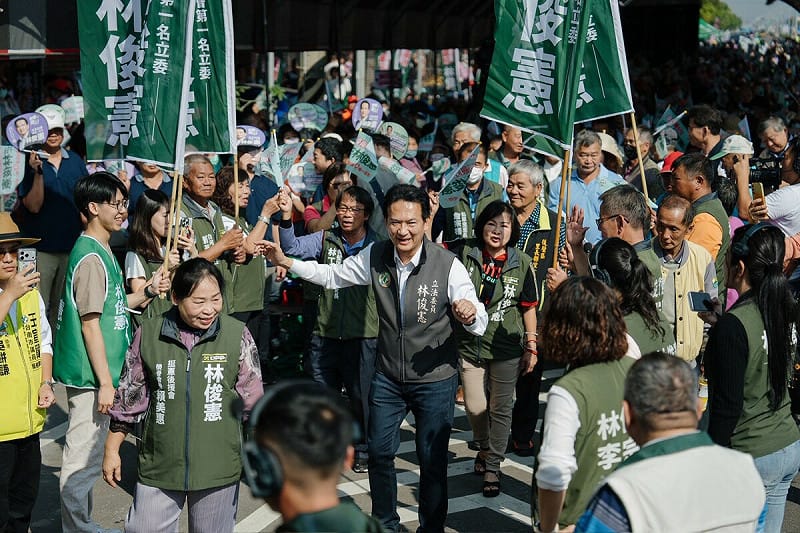 立法委員林俊憲出席李宗翰挺憲後援會成立大會，現場湧進超過三千位鄉親到場，反應出林俊憲於溪北的高支持度。   圖：林俊憲服務處提供