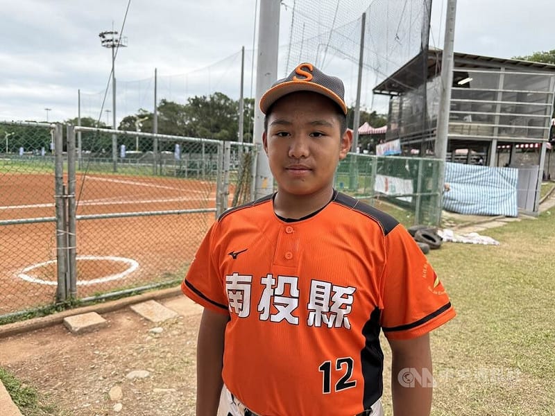 威力盃少棒賽複賽南投縣「火球男」黃皓男（圖）登板，以球速壓迫對手、凍結攻勢，率隊以8比2勝台南市，晉級8強；黃皓男最快球速近123公里、為本屆最快。中央社記者謝靜雯攝　114年12月7日   