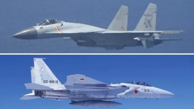 解放軍殲-15戰機12月6日在宮古海峽對日本自衛隊F-15J戰機進行雷達鎖定。   圖 : 翻攝自書劍雜談