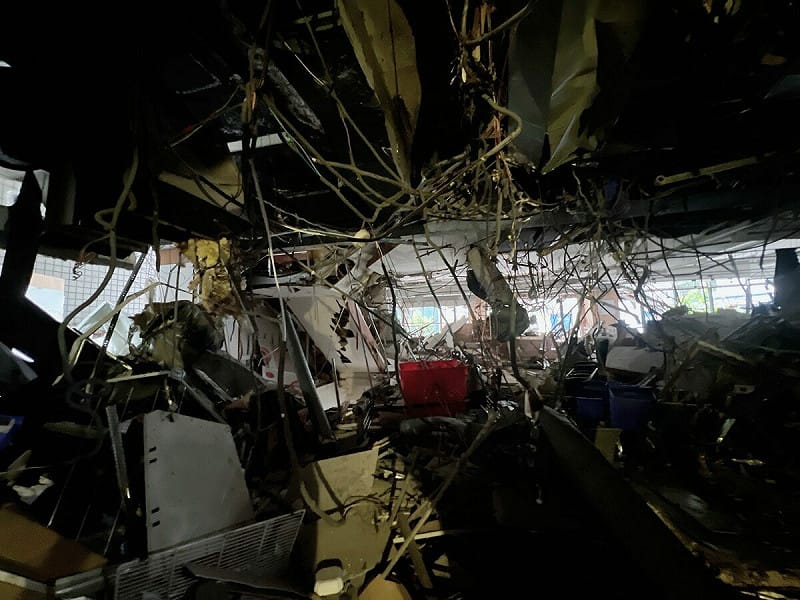 板橋府中定食8廚房發生氣爆，建築物內部慘況曝光。   圖:劉美芳臉書粉專