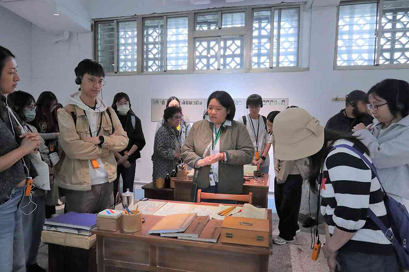 《景美看守所辦公空間復原及展示》常設展，透過各式檔案及物件，考證並還原歷史場景。   圖：國家人權博物館提供