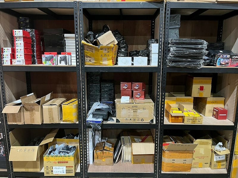 刑事警察局智慧財產權偵查大隊破獲「特大」跨境盜版遊戲及洗錢犯罪集團，起出侵權遊戲軟體165萬餘套，市價高達40億元。   圖：刑事警察局提供