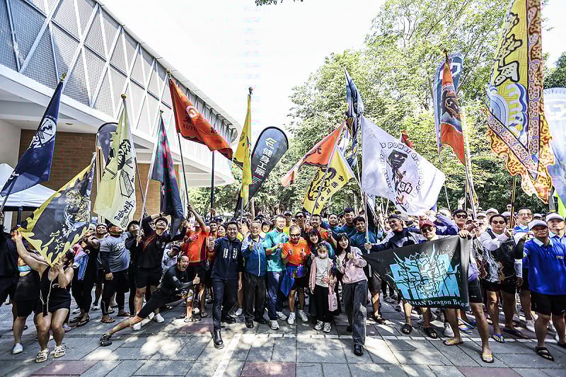 選手們在城市盃龍舟賽場寫下屬於自己的勝利篇章。   圖：高雄市運發局/提供