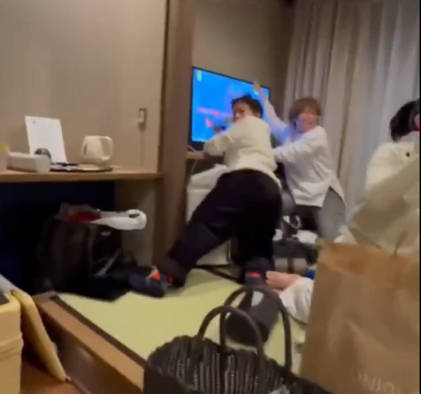 台灣遊客日本遇震衝前按住電視登熱議，胡采蘋稱台人本能反應強，直言最怕榻榻米滿地玻璃碎片。   圖：翻攝自網路