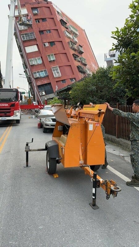 花蓮市天王星大樓在0403強震嚴重傾斜倒塌，造成大樓住戶康老師不幸罹難。檢方認為營造公司陳姓負責人犯後推諉責任未見悔意，依涉犯刑法過失致死罪嫌起訴，並請求從重量刑。（花蓮地檢署提供）中央社記者李先鳳傳真　114年12月9日   