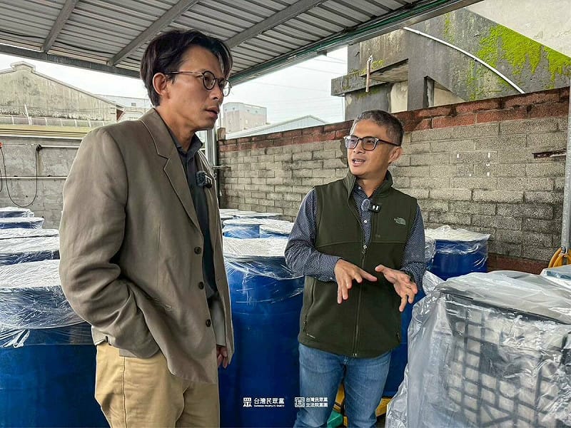 民眾黨團總召黃國昌今視察雙北最大的營養午餐團膳廚房。   圖：民眾黨團／提供