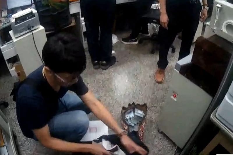 警方破獲「實體虛幣店面」誘騙投資客。   圖：翻攝畫面