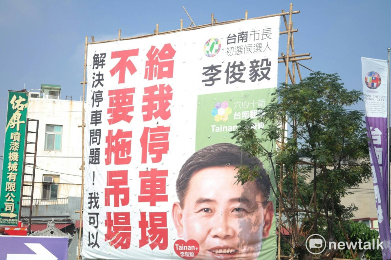 台南市長參選人李俊毅表示，他提出廣設停車場的政見後，已引起市民共鳴。   圖 : 黃博郎/攝