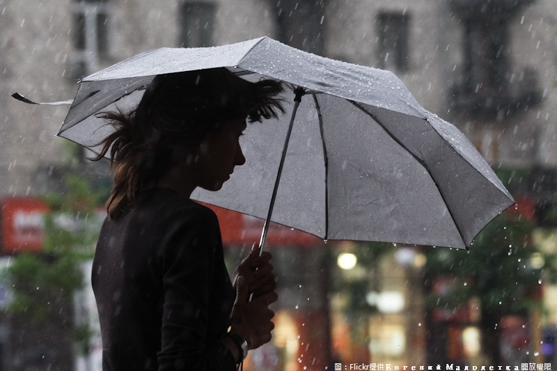 今天（28日）新竹以北有局部短暫雨、感覺濕涼，白天大概只有21度左右，出門記得帶雨傘。   圖：Flickr提供Евгений Малолетка開放權限