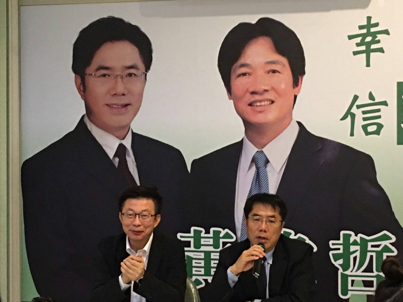 立委黃偉哲發表參選台南市長的第一波文宣，希望台南市民透過其中的一些小故事，進一步了解他的為人處事和從政理念。   圖：黃博郎/攝