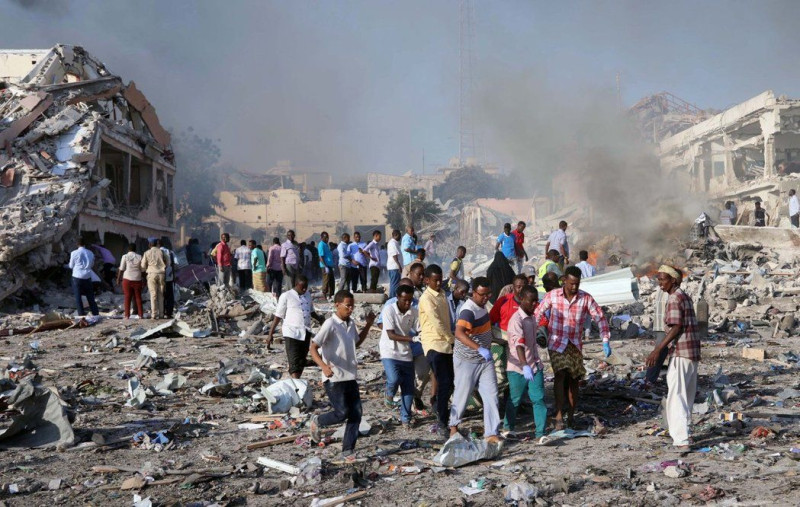 索馬利亞首都摩加迪休鬧區14日發生兩起汽車炸彈攻擊，目前至少276死300傷。   圖：達志影像路透社/提供